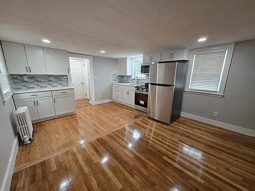 154 Pleasant St #2 Photo 1