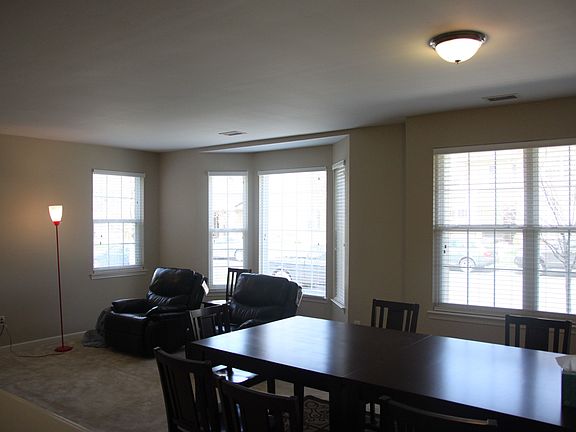 4th image of 47519 Pembroke Dr