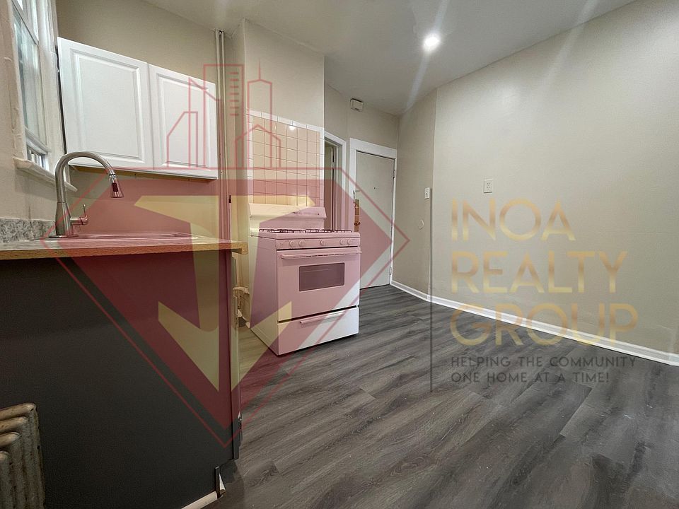 Kitchen (1/3)