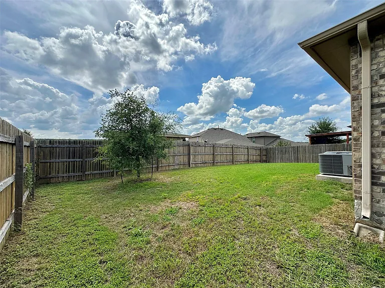 10708 Seguin St — Photo 16