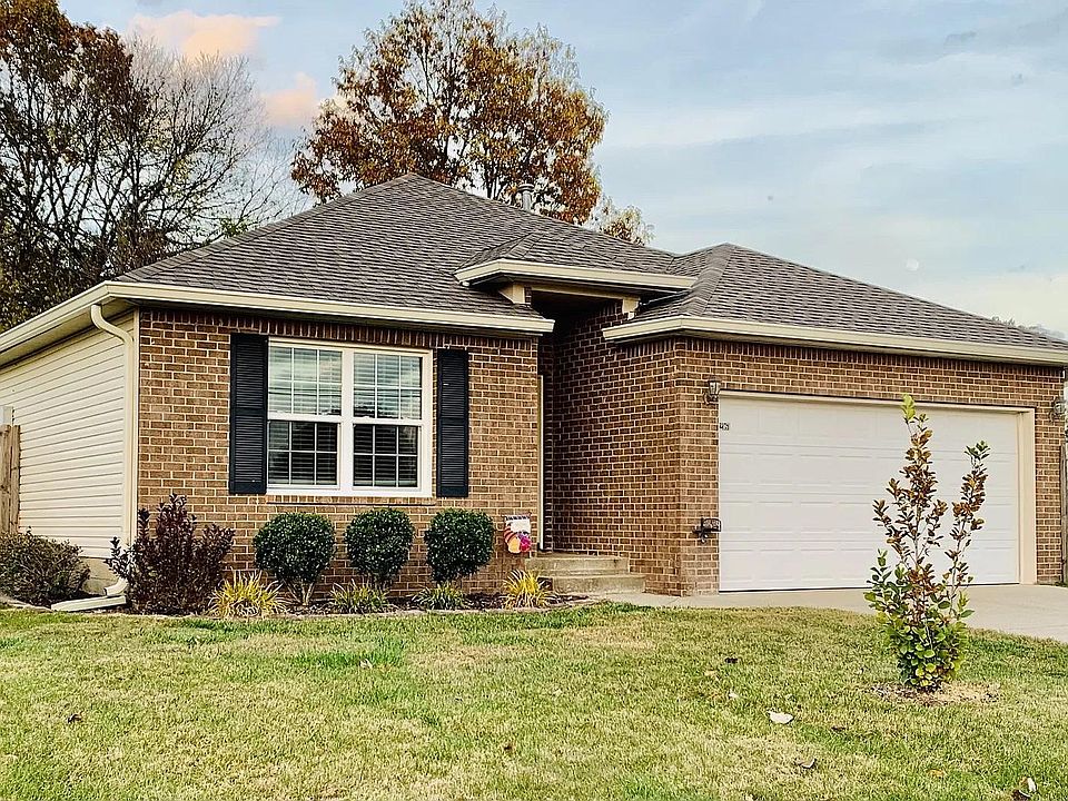 Welcome to your Williamson County home on a beautiful corner lot in Northern Spring Hill.