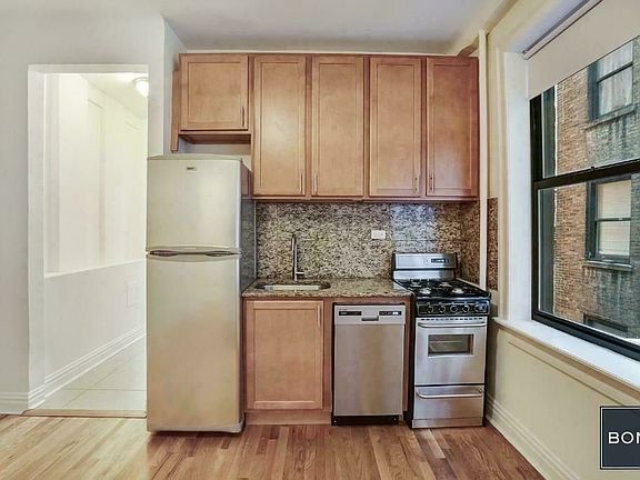 2nd image of 245 W 51st St APT 701