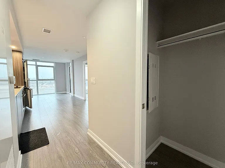 225 Village Green Sq #1001 — Photo 3