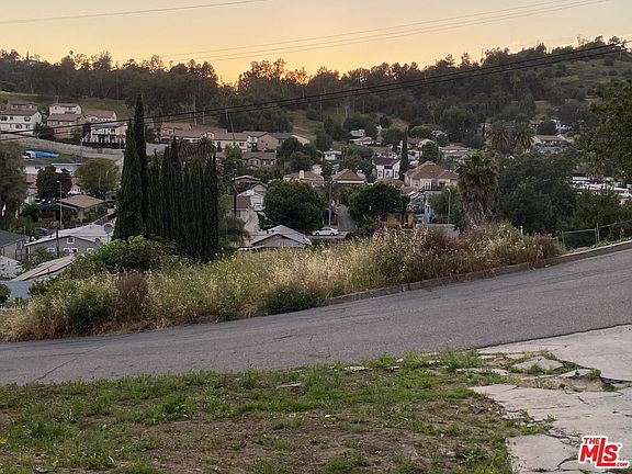 5th image of 3743 Lomitas Dr
