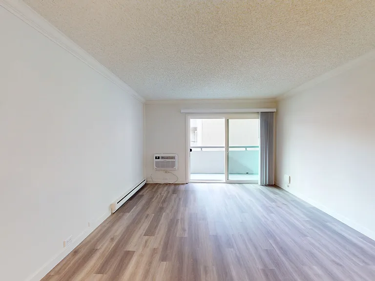 Eight 80 Newport Beach — Photo 206