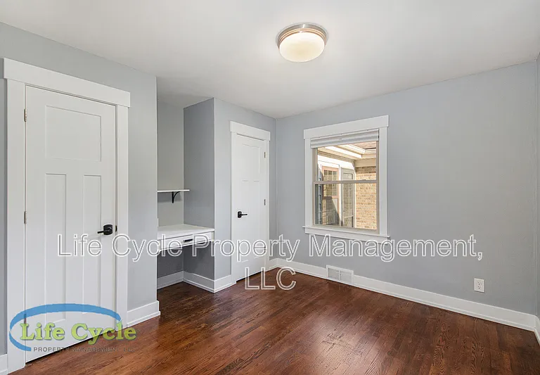 1055 Lake Michigan Dr NW — Photo 6