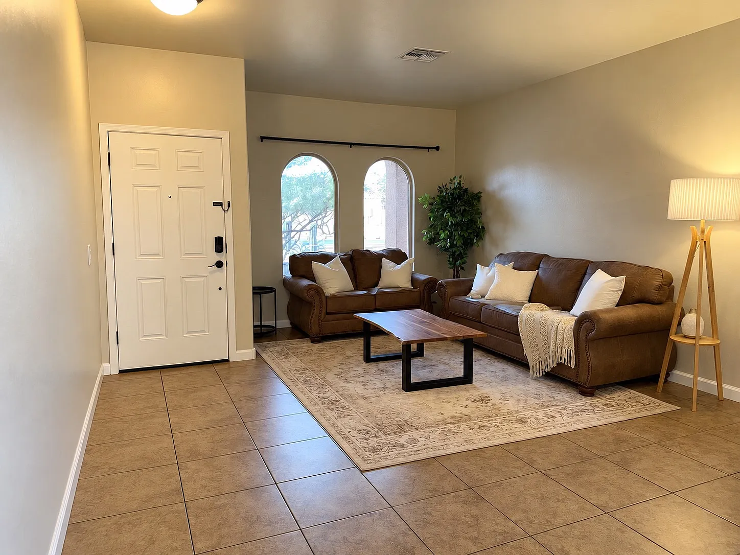 4 bed, 2.5 bath, 2622 sqft, $2,800 — Photo 3