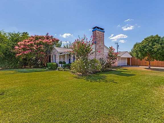 3rd image of 3627 S Versailles Ave