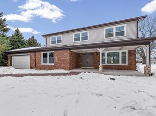 2527 Checker Rd, Long Grove, IL 60047