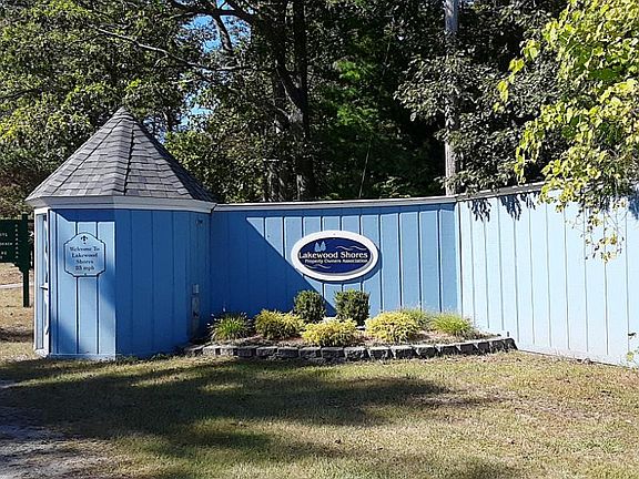 2nd image of 7612 Huntington Dr