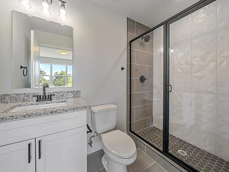 1320 Benton St — Photo 10