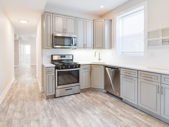 3rd image of 1667 N Richmond St #1F