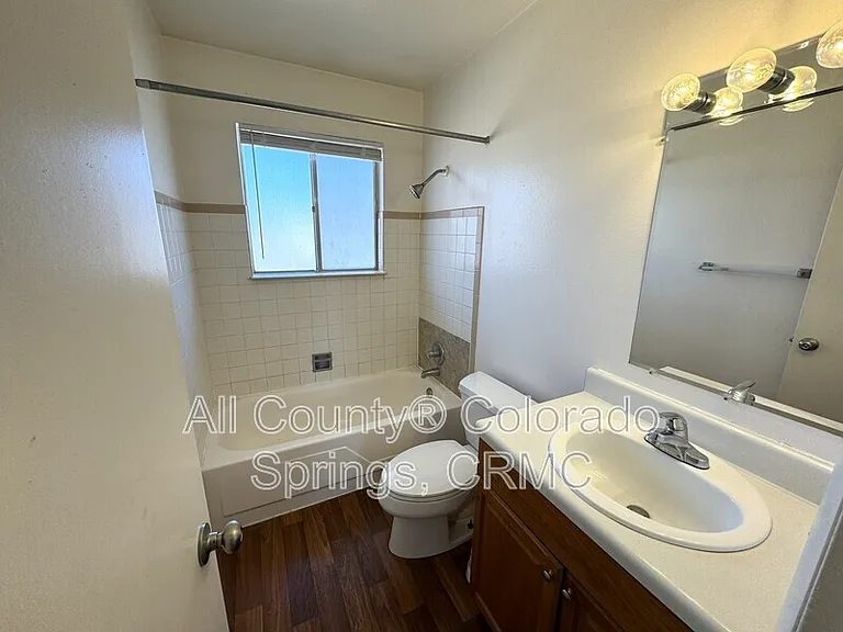 1105 Cree Dr #4 — Photo 8