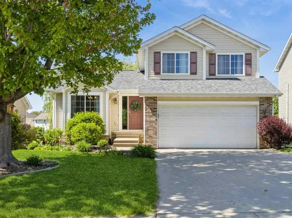 1417 Woolridge Dr, Coralville, IA 52241