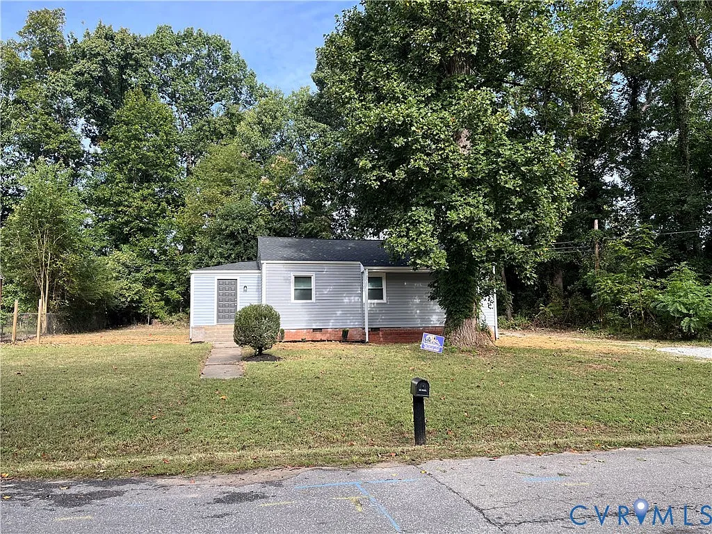 3 bed, 1.5 bath, 936 sqft, $1,900 — Photo 2