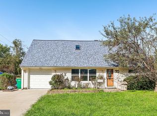 70 Village Ln, Levittown, PA 19054
