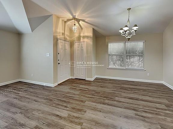 3rd image of 11916 Hickory Cir