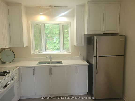 5th image of 71 Grace St