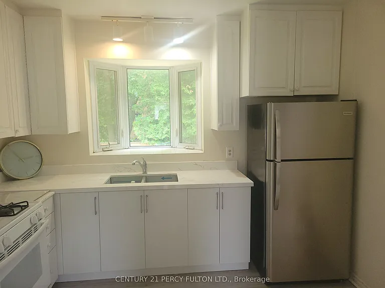 71 Grace St — Photo 5