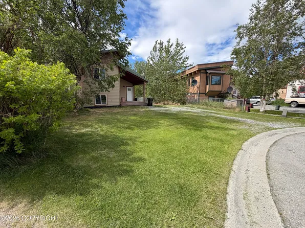 810 N Hilltop Dr, Palmer, AK 99645