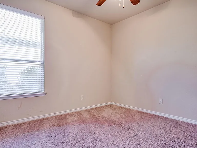 940 Lancashire Ln — Photo 23