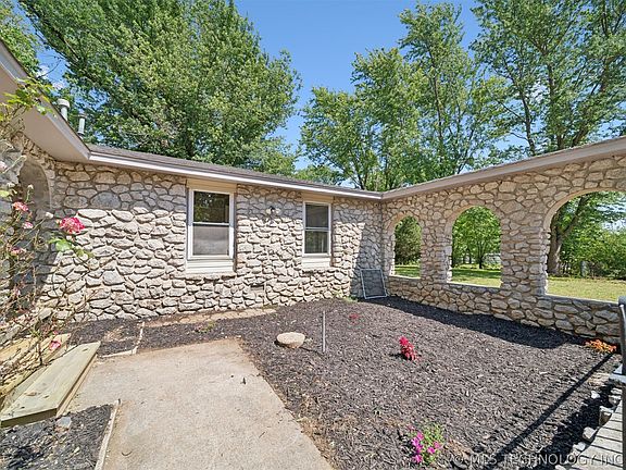 4th image of 17567 E 405th Rd