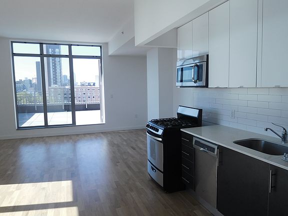 2nd image of 3015 Vernon Blvd #7