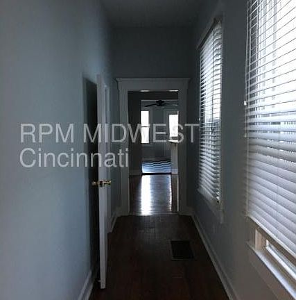 4th image of 1047 E Kentucky St
