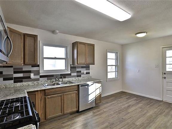 3rd image of 817 S Bowie Dr