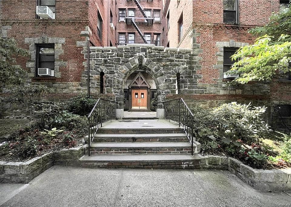 1st image of 20 William St APT 1G