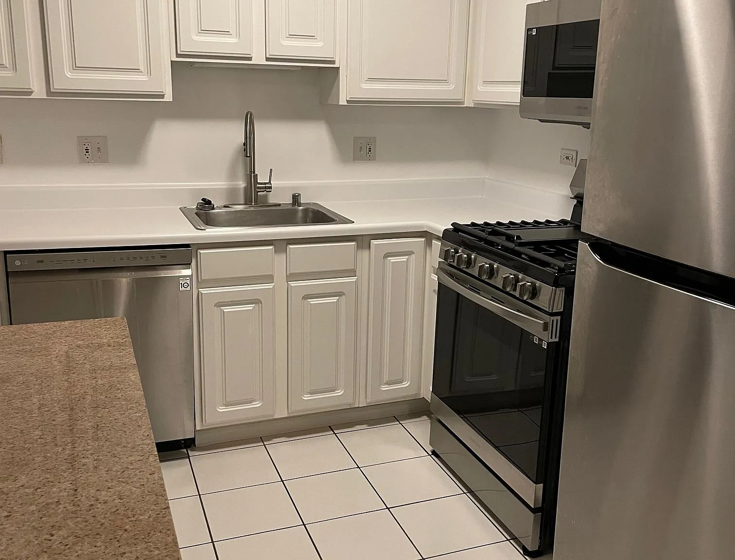 1 bed, 820 sqft, $2,250 — Photo 4