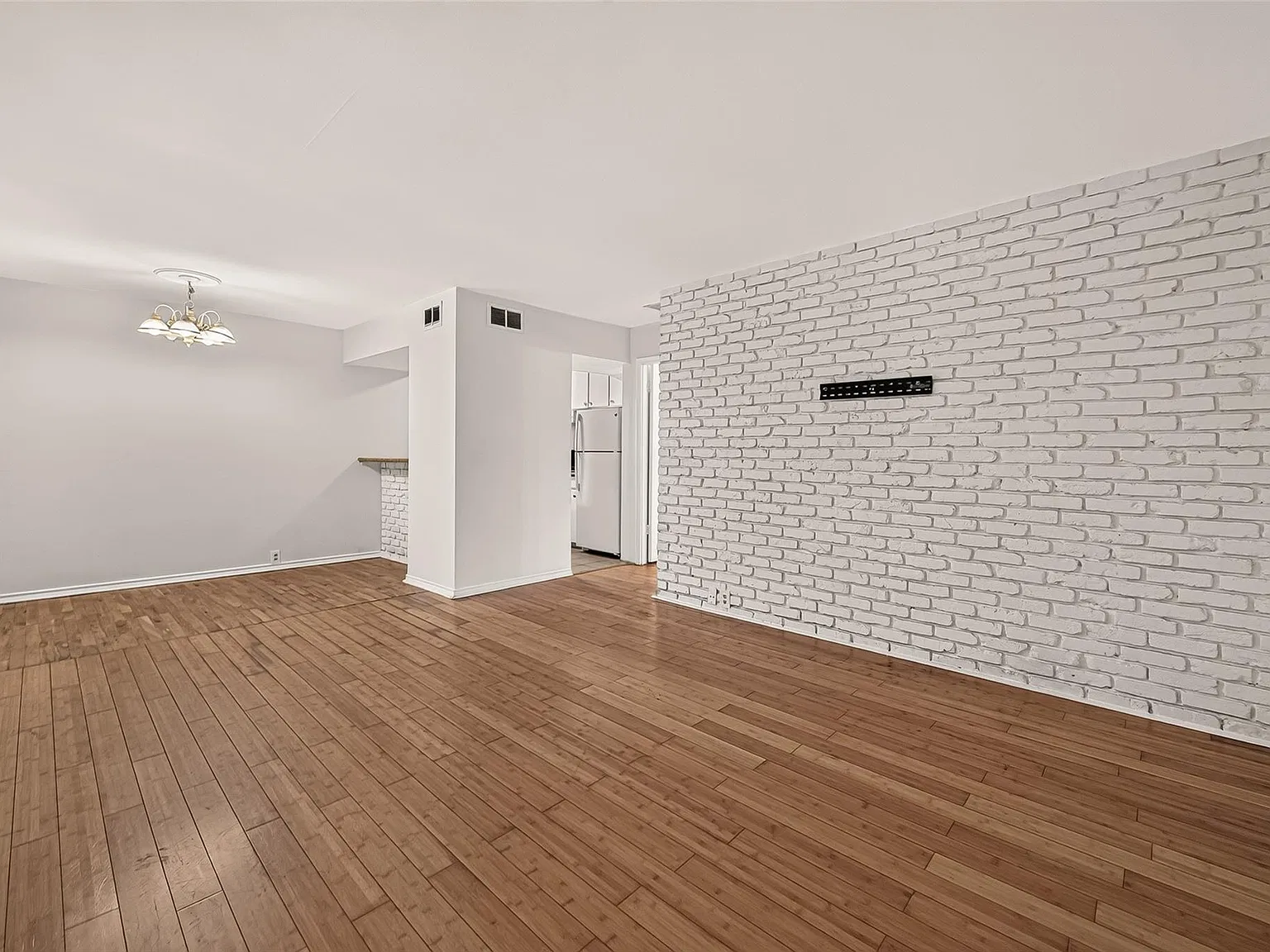 1 bed, 1.0 bath, 686 sqft, $1,300 — Photo 3