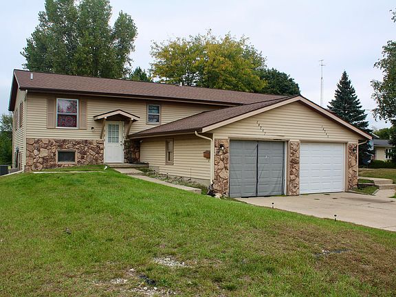 3rd image of 14745 Riley St
