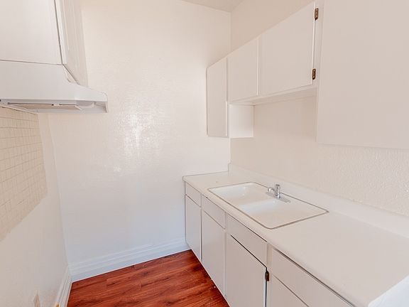 5th image of 910 W 41st St APT 24
