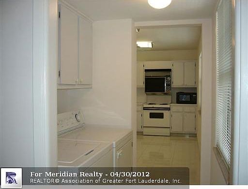 2nd image of 3930 Oaks Clubhouse Dr APT 206