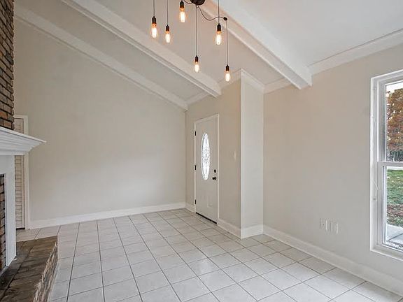 Formal Dining area - Foyer