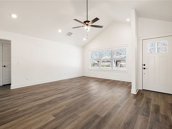 2nd image of 7 Islay Dr