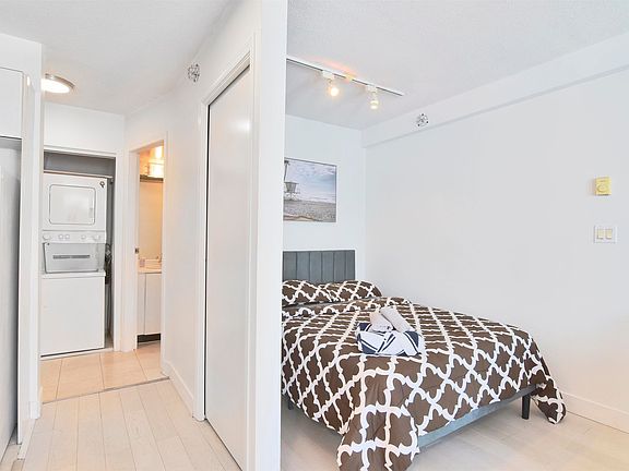 3rd image of 939 Homer St #2801