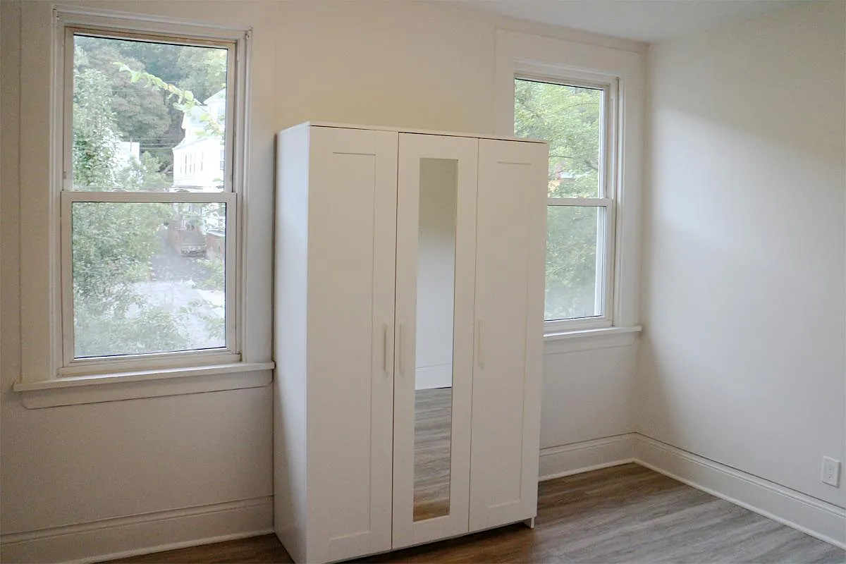 3 bed, 1150 sqft, $2,100 — Photo 3