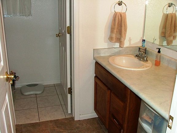 5th image of 2052 W Mariposa Pkwy