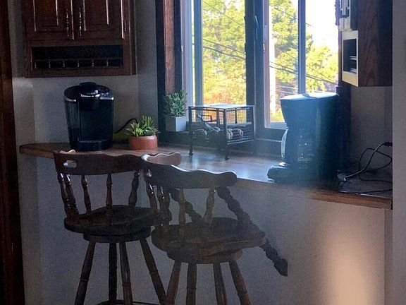 4th image of 16 E 6th St