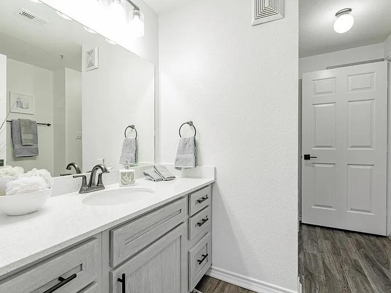 9th Street Apartments — Photo 6