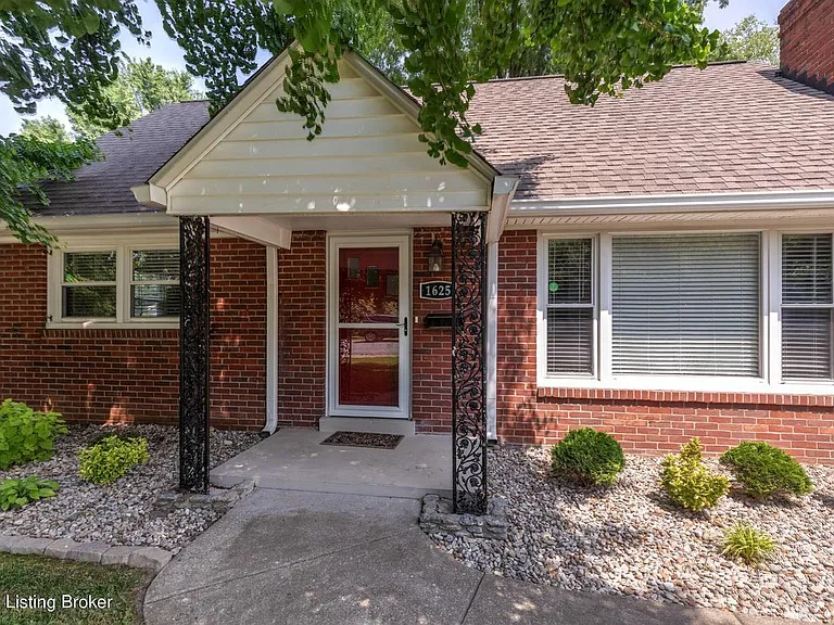 1625 Nightingale Rd — Photo 3