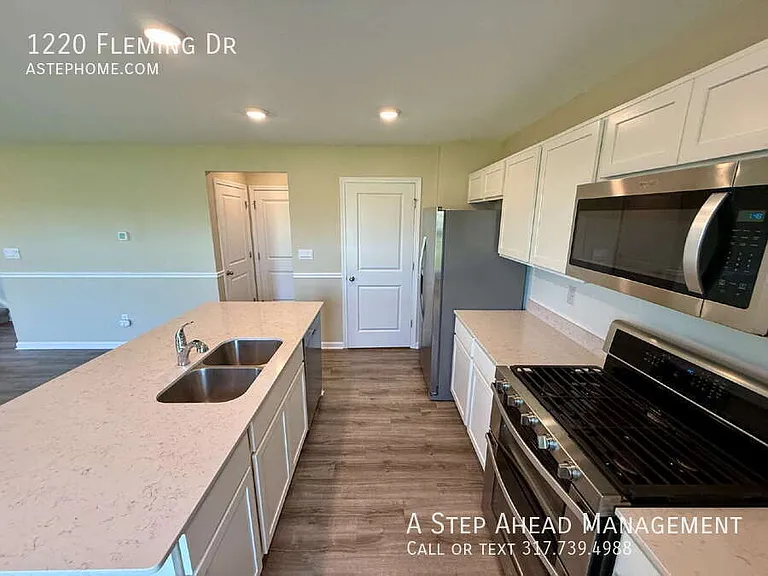 1220 Fleming Dr — Photo 5
