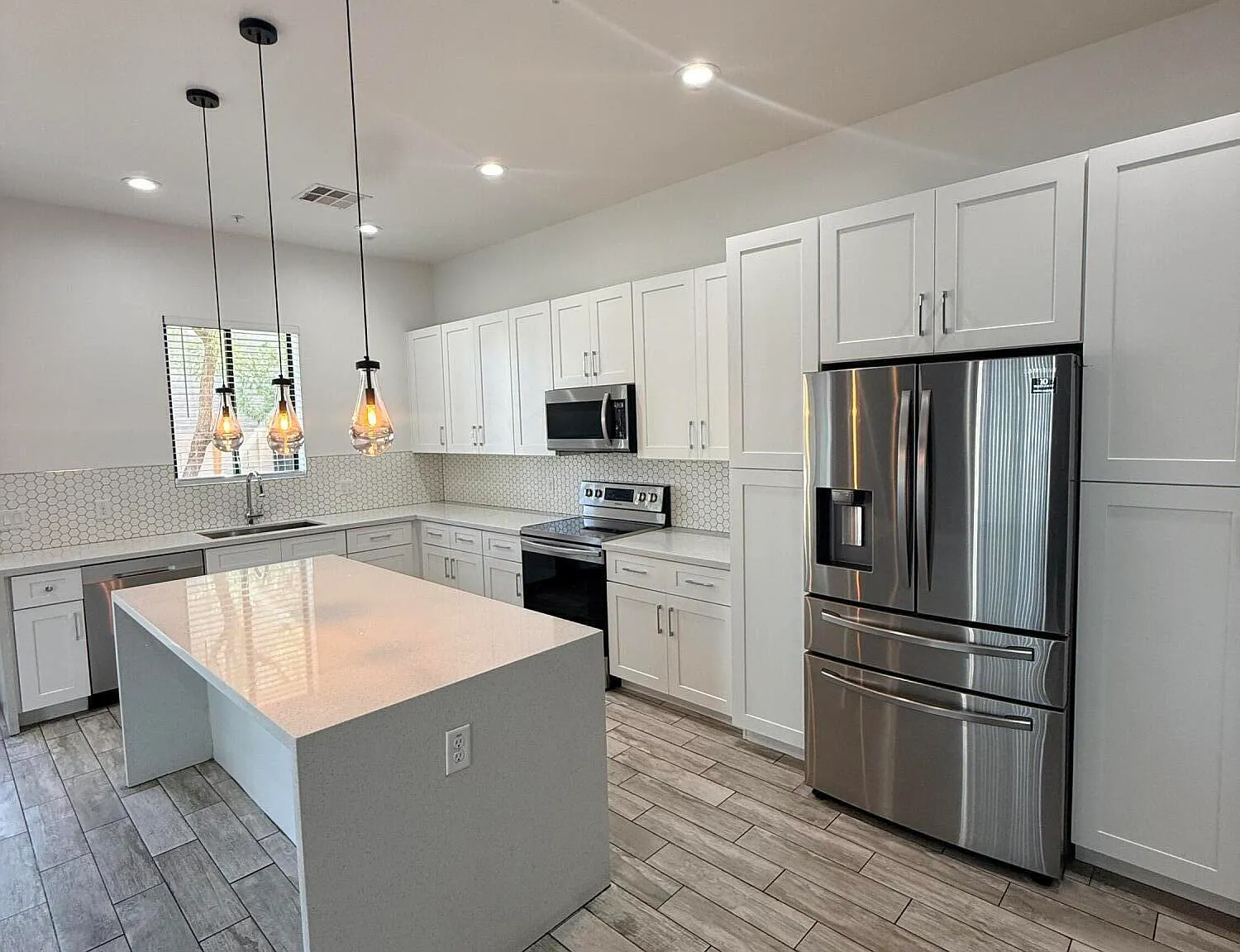 3 bed, 2.5 bath, 1847 sqft, $3,500 — Photo 2