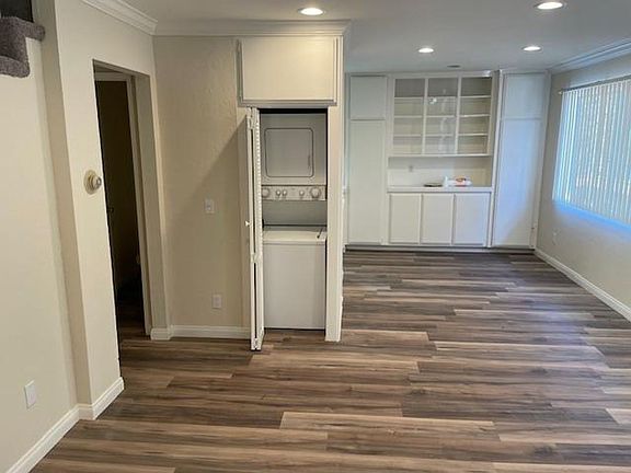 4th image of 12843 Kling St #101