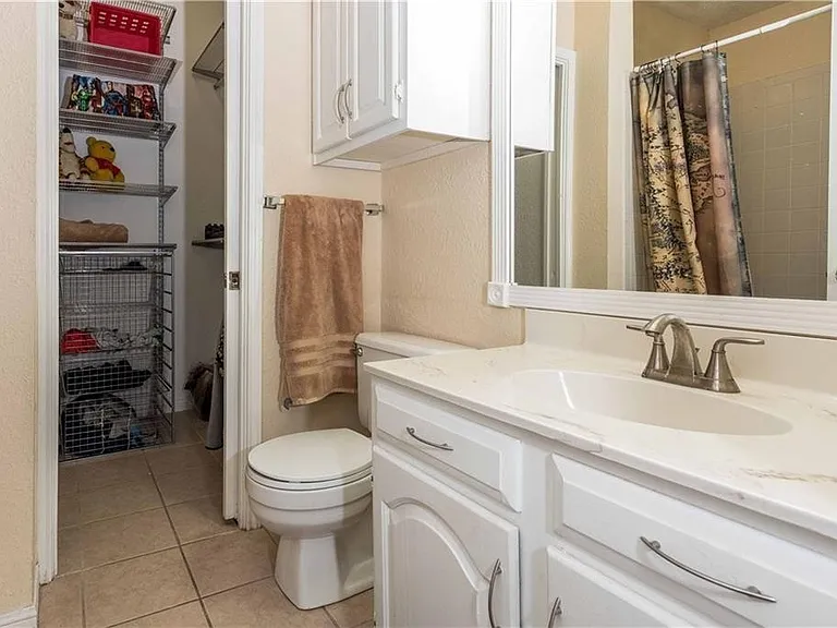 1910 Robbins Pl #210 — Photo 9
