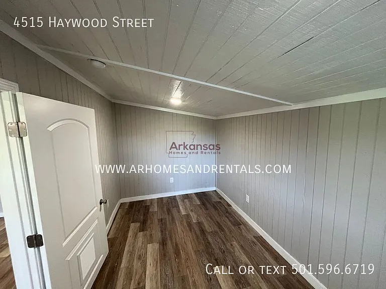 4515 Haywood St N — Photo 9