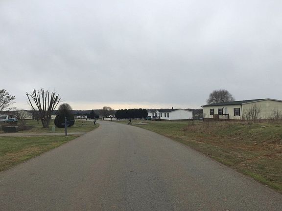 3rd image of 2320 Dillon Dr