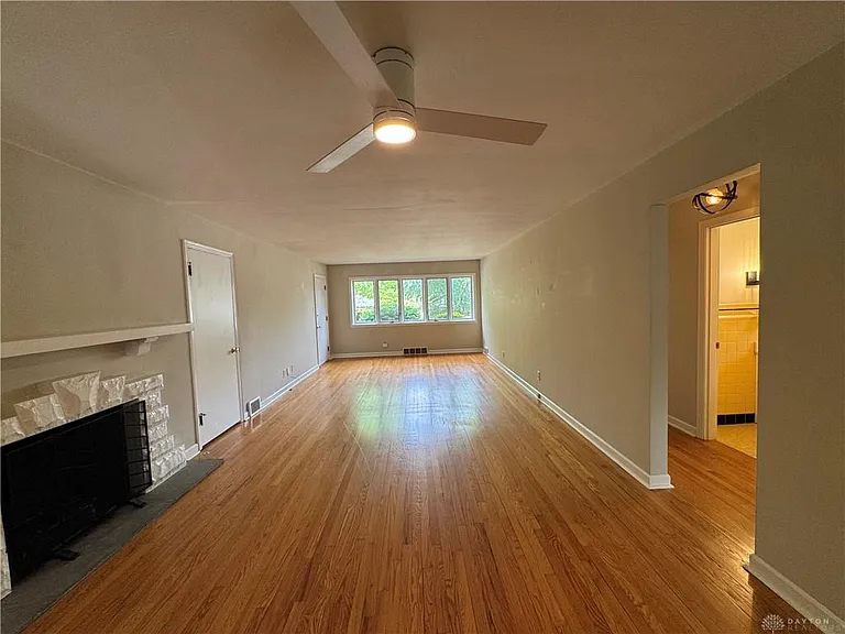 440 Lonsdale Ave #1 — Photo 5